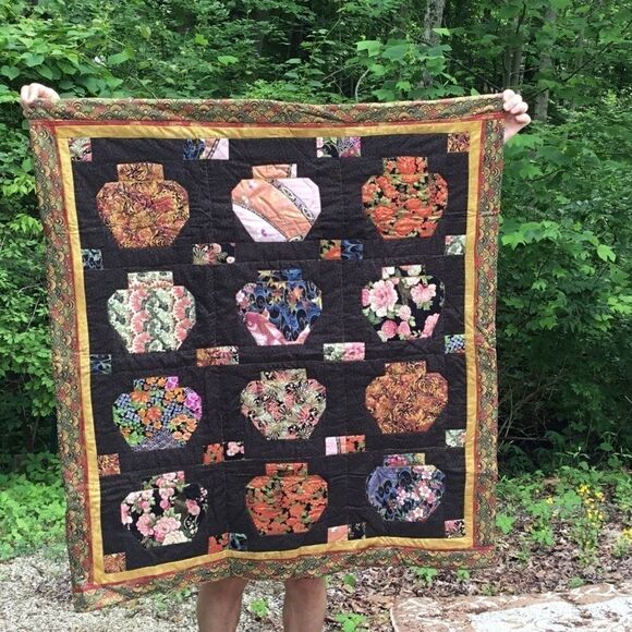 NWT Handcrafted Ginger Jar Quilt - Picture 1 of 14